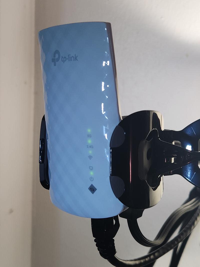 Image of my WiFi Extender mounted onto a gooseneck holder